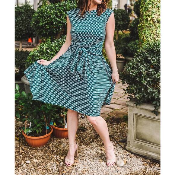 APRICOT Dresses & Skirts - NEW APRICOT ellipse midi dress in green